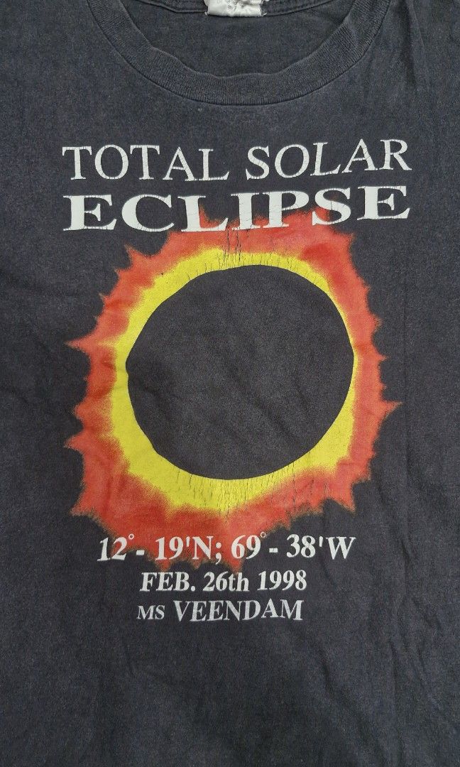 Vintage total solar eclipse (Category: Tshirts & Polo Shirts ) located in Pili. Submitted by the_g_thrift (Listing ID 1467486296, Image 2). Description: size large on tag dimes: 22.5 x 30 issue: multiple pinhole faded and crack print 1-2-2 stitching.