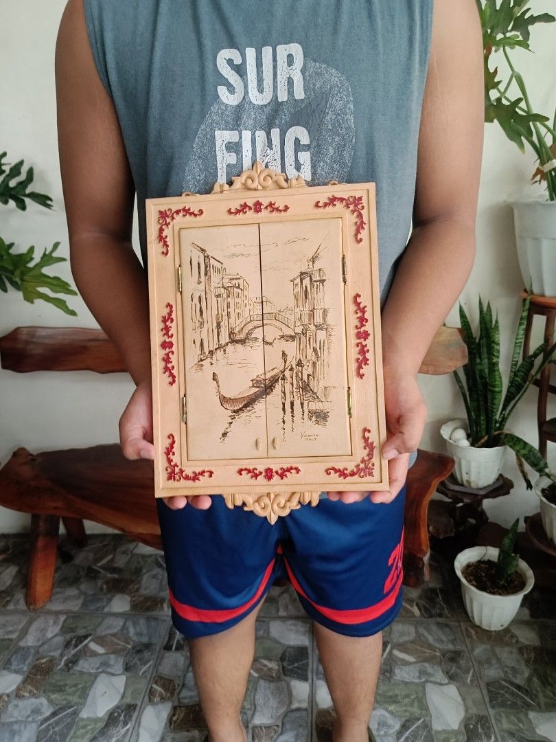 Vintage Venice-Themed Wall Mirror/Cabinet (Category: Vintage Collectibles) located in Imus. Submitted by ABrielleC (Listing ID 1467481565, Image 1). Description: Video Link https://youtube.com/shorts/FjJjINPdKXA?si=mt4U4Fh8XmZaknK2 Plastic Material Made in Japan Height-15in Length-9.75in Weight-1kg Japan Surplus Item First to pay Loc Imus Cavite.