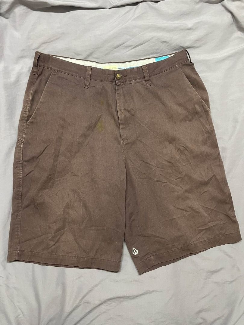 VINTAGE VOLCOM LONG SHORT (Category: Shorts) located in Caloocan City. Submitted by vntgxlocalsph (Listing ID 1467484858, Image 2). Description: ISSUE : YELLOW STAIN / MIN FADING DIMES : 36x23x13.