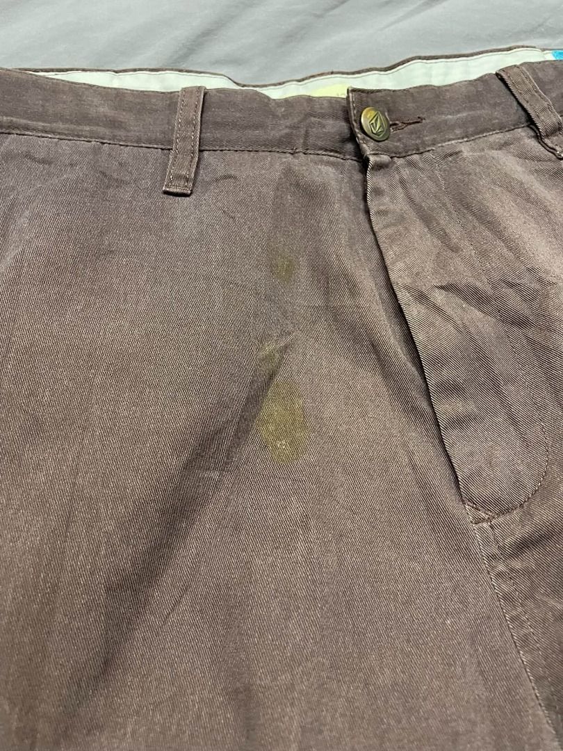 VINTAGE VOLCOM LONG SHORT (Category: Shorts) located in Caloocan City. Submitted by vntgxlocalsph (Listing ID 1467484858, Image 3). Description: ISSUE : YELLOW STAIN / MIN FADING DIMES : 36x23x13.