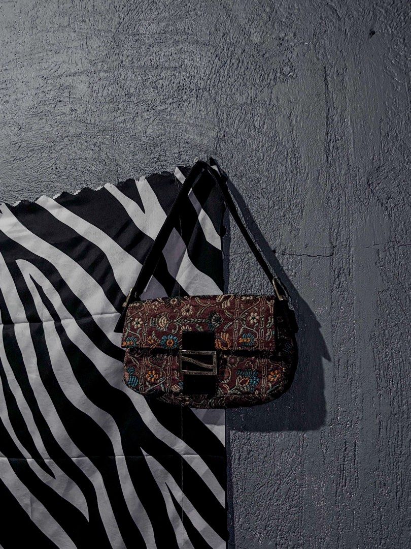 Vintage y2k Kili bag (Category: Shoulder Bags) located in Alaminos. Submitted by thisfits.u (Listing ID 1467559793, Image 1). Description: .