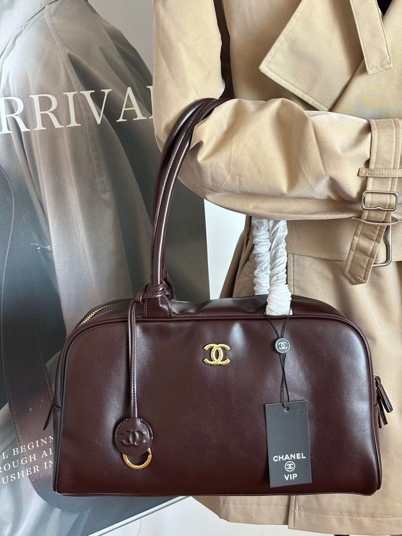 Vip gwp ladies brown leather shoulder bag (Category: Shoulder Bags) located in General Trias. Submitted by godgraceisreal_ph (Listing ID 1467558994, Image 1). Description: #vipgift #chanelvip #chanelvipgift #chanelbrown #chanelshoulderbag AVAILABLE for PRE-ORDER, will arrive in 5-7 days via express shipping, imported from japan limited stocks only😍🥰❤️🙏 VIP GIft Leather Ladies shoulder bag - gift with purchase from beaute/parfum #CHANELMakeup #
