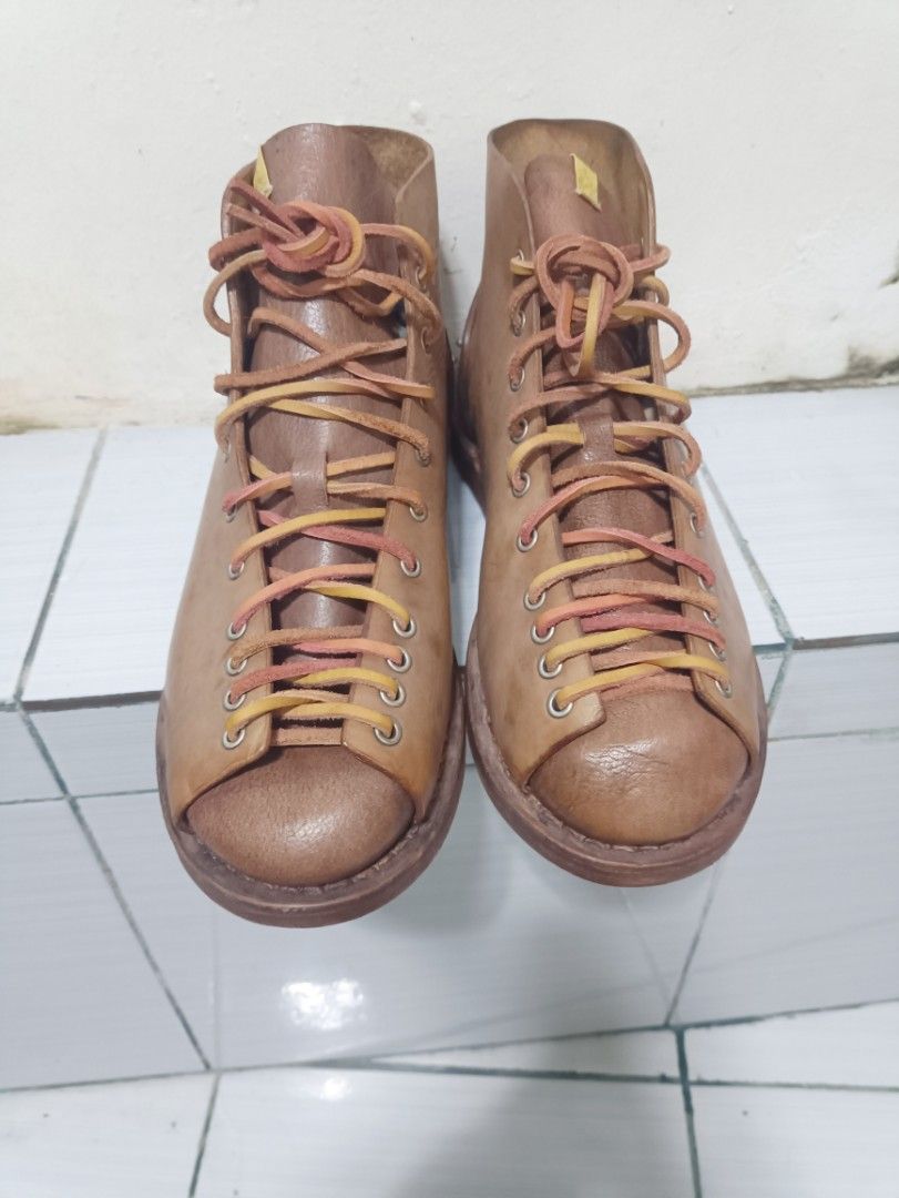 Visvim areni folk monkey boots (Category: Boots) located in Muntinlupa City. Submitted by kamiseta01 (Listing ID 1467410633, Image 1). Description: authentic visvim areni folk monkey boots size 9 true to size snug fitting excellent condition horse hide leather.