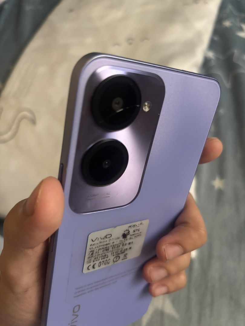 Vivo Y18 5G (Category: Vivo) located in Calumpit. Submitted by edrianpangilinan (Listing ID 1467456827, Image 2). Description: 📲 VIVO Y18 - Korean variant/premium copy - 5G ready - 12GB RAM / 512GB Internal Storage - Android 14 - Side-mounted fingerprint scanner, 3.5mm headphone jack, USB-C port - With box & Earphones - Color: Starry Purple Issue: • May crack sa rear cam but not affected when taking pictures 📌 Loc: Pasig – Open for meet-up.