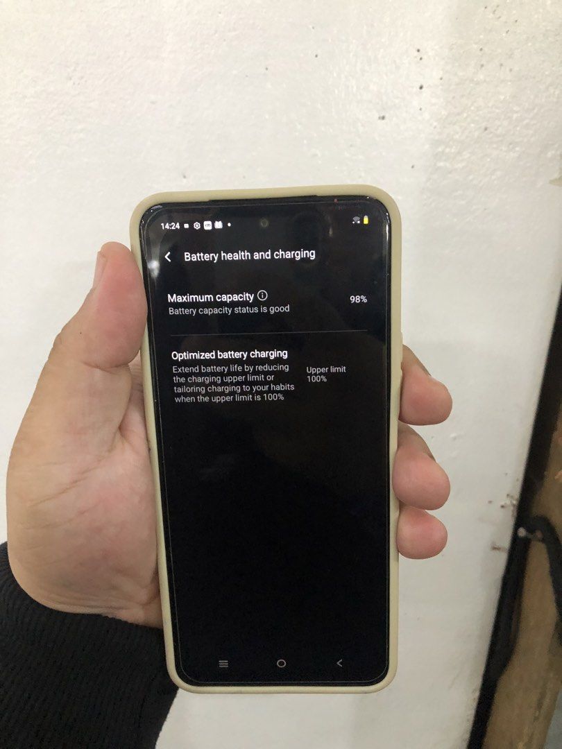 Vivoy21d (Category: Vivo) located in Manila. Submitted by jomarbangcola21 (Listing ID 1467432720, Image 3). Description: With two case and charger original .