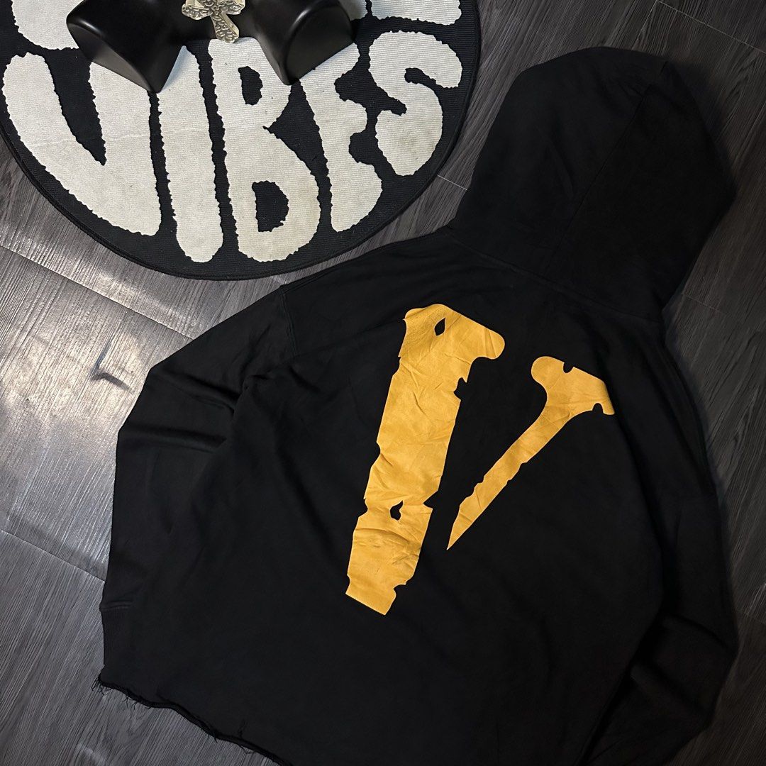 VLONE HOODIE (Category: Formal Shirts) located in San Jose del Monte. Submitted by xanthrift2.0 (Listing ID 1467445966, Image 2). Description: VLONE PULL OVER HOODIE color rate: 9.9/10 dimes: 22 x 28 (medium to large) ₱1,499.