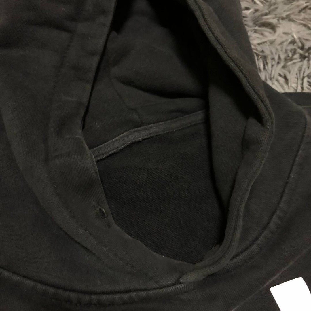 Vlone Hoodie (Category: Activewear) located in Camiling. Submitted by thriftscape2024 (Listing ID 1467554082, Image 3). Description: Excellent Condition Color rate: 9/10 Issue: ❌❌❌ Dimes: W22xL26.
