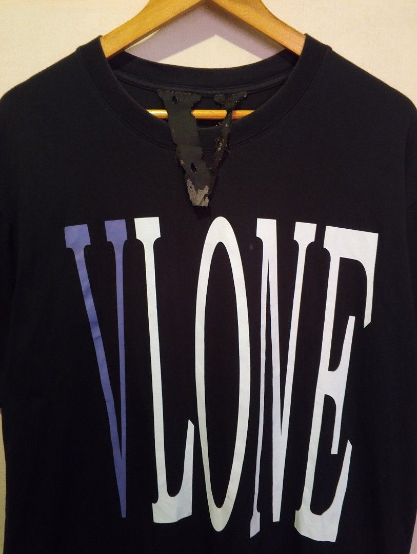 VLONE USA T-SHIRT (Category: Tshirts & Polo Shirts ) located in Orani. Submitted by thedailyarchives (Listing ID 1467402425, Image 2). Description: SOBRANG GANDA NETO SA PERSONAL MAKAPAL TELA / GANDA NG PRINT BUONG BUO PA SOLID PANG-PORMA!💯 HEAVYCOTTON/ AUTHENTIC💯 SIZE:L-XL ‎DIMES:W-22 L-28 ‎COLOR RATE:9.9/10 ‎CONDITION:EXCELLENT TO NEW ‎NECKLINE:10/10 ‎COMPLETE TAGS ISSUE NYA NECK TAG BUO PA NAMAN NAPUTOL LNG PERO DI NMN NAKAKAAPEKTO OVERALL S