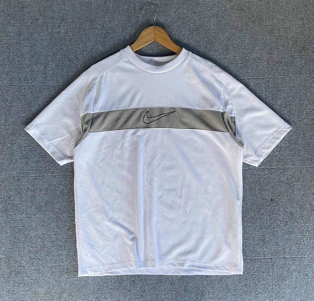 VNTG NIKE (Category: Tshirts & Polo Shirts ) located in Tandag. Submitted by ChristianThrift (Listing ID 1467468206, Image 1). Description: VNTG NIKE Excellent Condition 10/10 Color rate Size Large Width 23 Length 29 No issues DM.