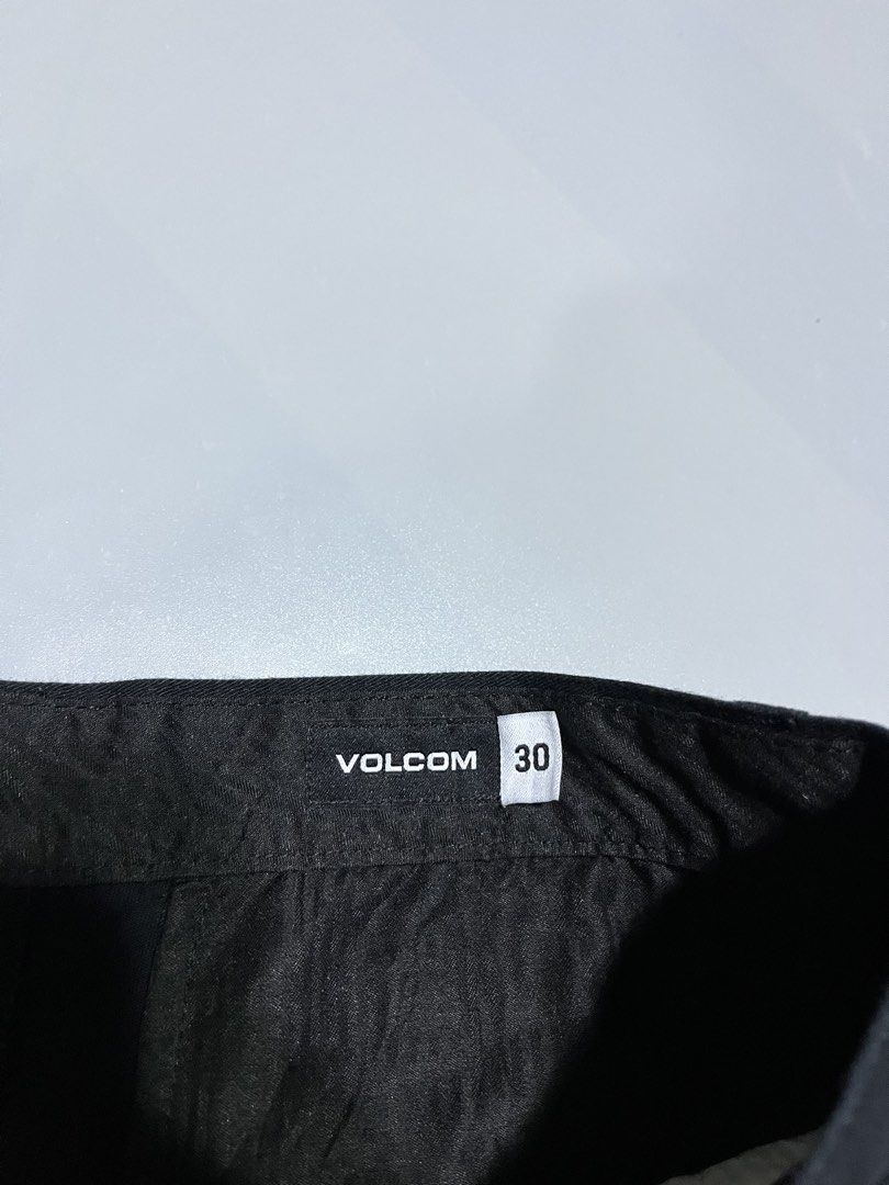 Volcom chino short (Category: Announcements) located in Camalig. Submitted by danllagass (Listing ID 1467420690, Image 3). Description: Good as new Size 30-32 waist 20 length No flaws Orig.