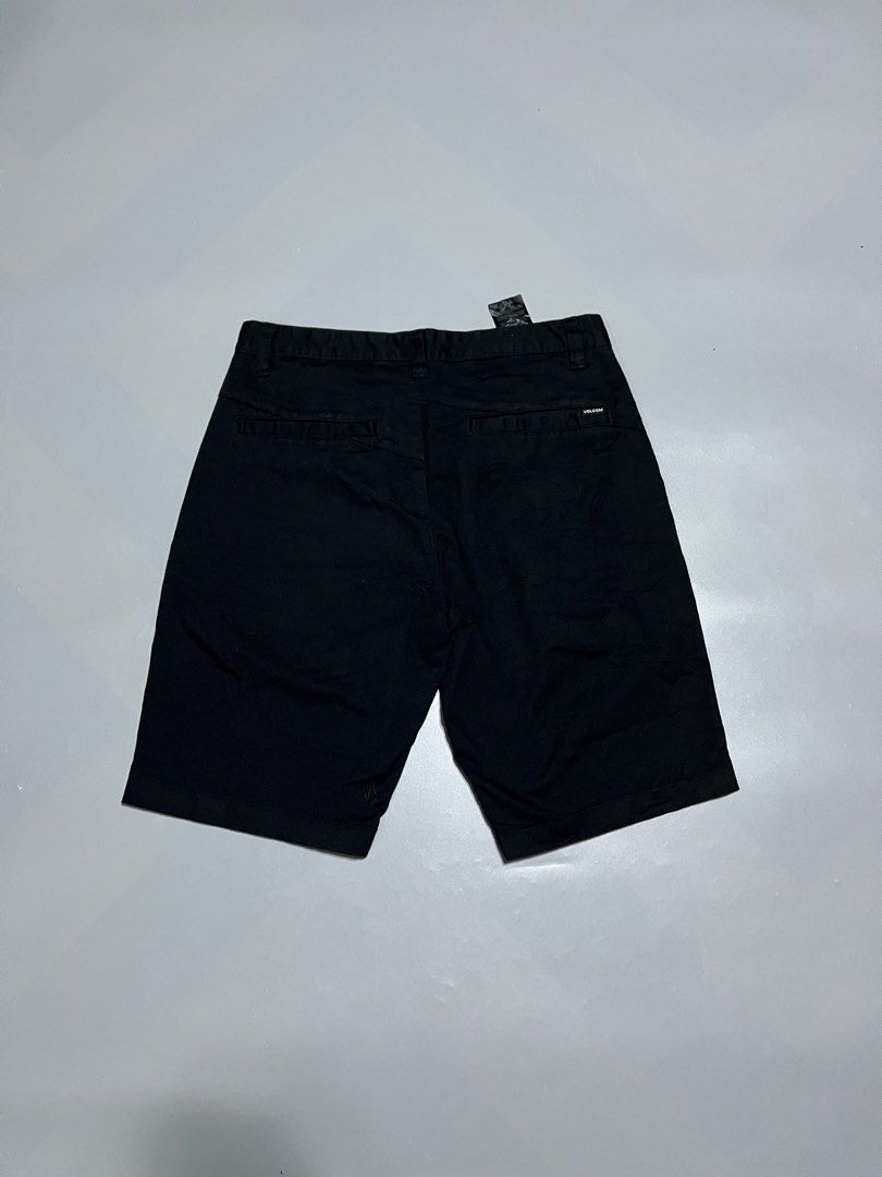 Volcom chino short (Category: Announcements) located in Camalig. Submitted by danllagass (Listing ID 1467420690, Image 2). Description: Good as new Size 30-32 waist 20 length No flaws Orig.