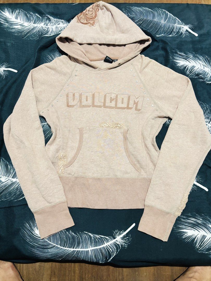 Volcom Pull Over Hoodie Jacket for Womens. (Category: Coats, Jackets and Outerwear) located in Manila. Submitted by erxm.thrift (Listing ID 1467486467, Image 1). Description: .