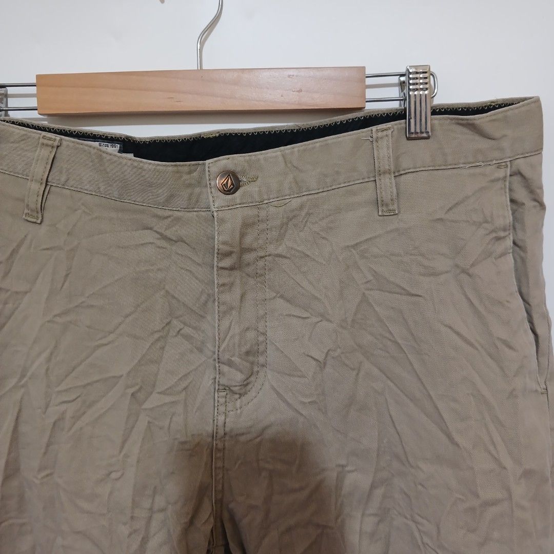 VOLCOM SHORT (Category: Shorts) located in Ozamiz City. Submitted by 2nd.sight (Listing ID 1467442351, Image 2). Description: *needs wash b4 wearing (fresh from bale) size: 34 w: 35 l: 21.5 hem: 10 excellent.
