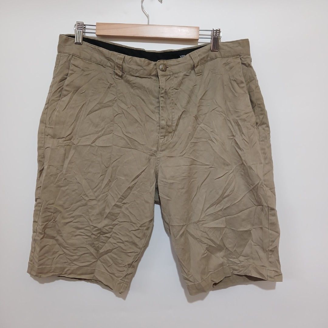 VOLCOM SHORT 34 (Category: Shorts) located in Ozamiz City. Submitted by 2nd.sight (Listing ID 1467442704, Image 1). Description: *needs wash b4 wearing (fresh from bale) size: 34 w: 35 l: 21.5 hem: 10 excellent.