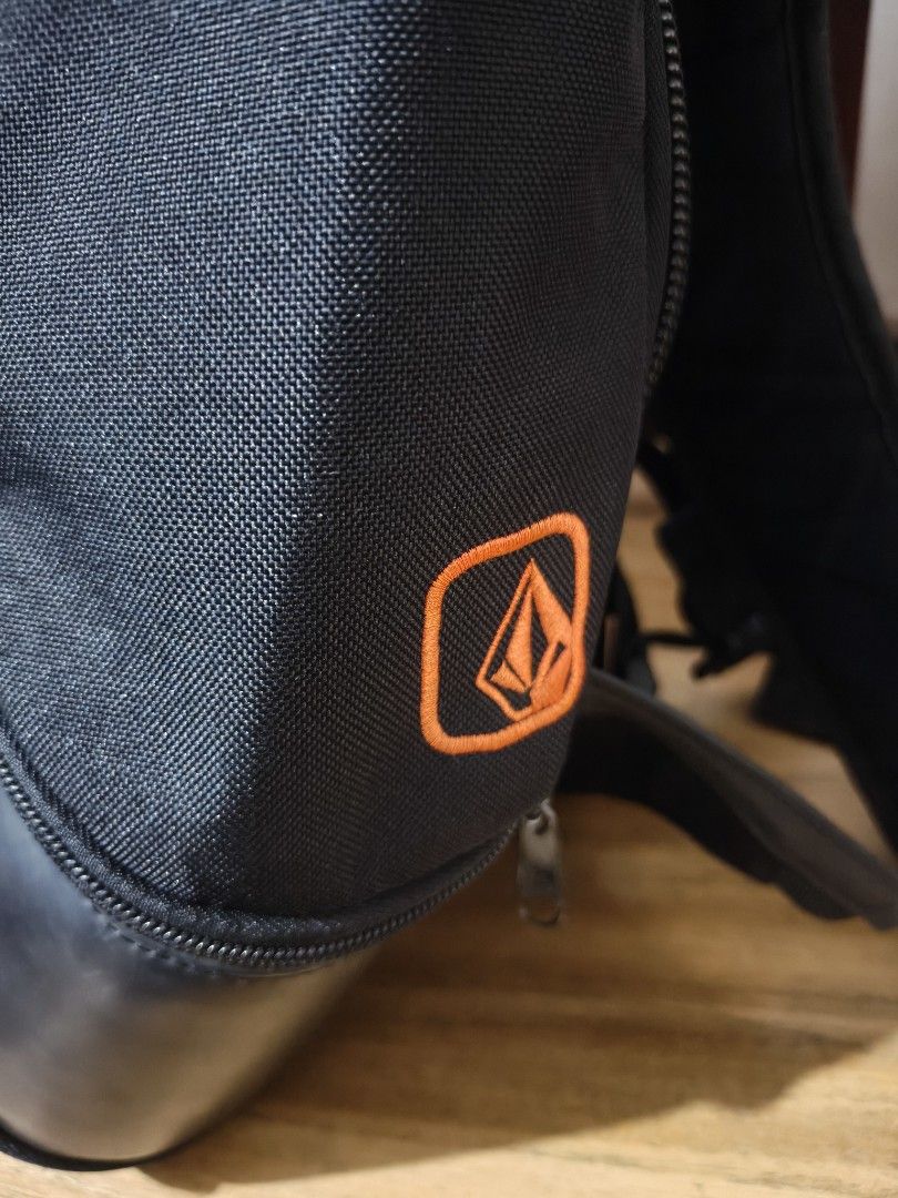 Volcom Skate/Surf Backpack - Skateboard Straps/Laptop Compartment (Category: Backpacks) located in Siniloan. Submitted by wingedwardrobe (Listing ID 1467504972, Image 3). Description: 📢 𝐒𝐇𝐎𝐏 𝐑𝐄𝐌𝐈𝐍𝐃𝐄𝐑𝐒 📢 - 𝐒𝐢𝐳𝐞𝐬 𝐚𝐫𝐞 𝐚𝐩𝐩𝐫𝐨𝐱𝐢𝐦𝐚𝐭𝐞. 𝐏𝐥𝐞𝐚𝐬𝐞 𝐦𝐚𝐧𝐚𝐠𝐞 𝐲𝐨𝐮𝐫 𝐞𝐱𝐩𝐞𝐜𝐭𝐚𝐭𝐢𝐨𝐧𝐬. - 𝐂𝐨𝐥𝐨𝐫𝐬 𝐦𝐚𝐲 𝐬𝐥𝐢𝐠𝐡𝐭𝐥𝐲 𝐯𝐚𝐫𝐲 𝐝𝐮𝐞 𝐭𝐨 𝐥𝐢𝐠𝐡𝐭𝐢𝐧𝐠 𝐚𝐧𝐝 𝐬𝐜𝐫𝐞𝐞𝐧 𝐬𝐞𝐭𝐭𝐢𝐧𝐠𝐬. - 𝐖𝐫𝐢𝐧𝐤