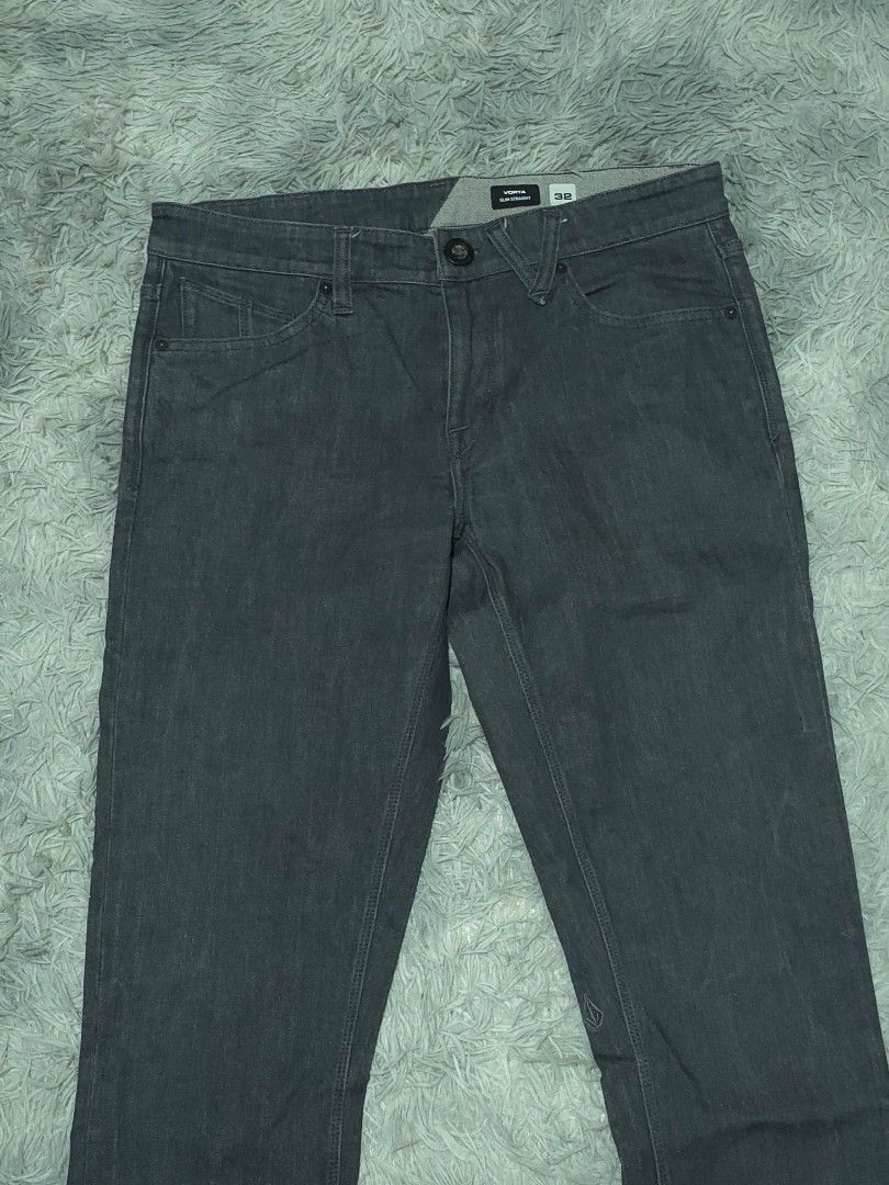 Volcom Vorta Slim Straight Jeans (Category: Jeans) located in Abulug. Submitted by humanwhosellthings (Listing ID 1467366141, Image 3). Description: VOLCOM Denim Pants ✅Excellent Condition ✅Issue: none ▫️Waist Size: 32 on tag fit to 34 ▫️Length: 41 - Fit: Slim Straight - Color: Dark Grey / Charcoal - Material: Water-saving denim with recycled elements - Features: Classic 5-pocket setup, zip fly, signature asymmetrical back yoke, and iconic back p