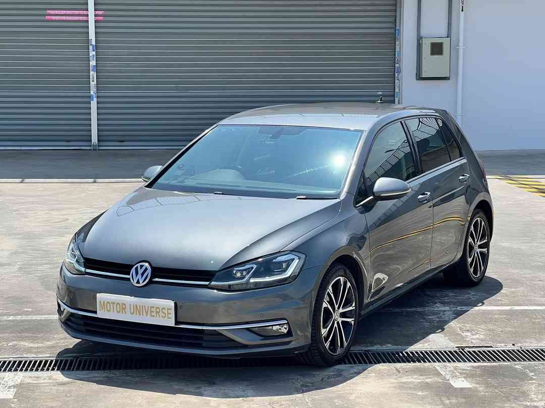 Volkswagen Golf 1.4 TSI DSG (A) (Category: Used Cars) located in Singapore. Submitted by motoruniverse (Listing ID 1458919963, Image 2). Description: Showroom: CARRO CENTER 60 JALAN LAM HUAT #04-37/38 CARRO CENTER Singapore 737869 Engine and gearbox in good condition, clean and well-kept interior, smoke-free vehicle, genuine low mileage clocked. 100% loan approval guaranteed! Flexible in-house & bank loan options available! Quickly call us today 