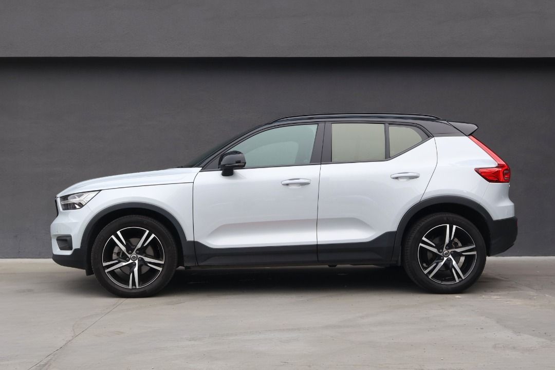 Volvo XC40 T4 R-Design (A) (Category: Used Cars) located in Singapore. Submitted by carzworld.pteltd (Listing ID 1467478293, Image 2). Description: Viewing Strictly By Appointment Only! Low Interest Rate & Flexible Bank / In House Loan Available All Trade-In Are Welcome Message to: 💬96437773 Features 4 cylinder inline 16v turbo charged engine producing 187bhp and 300nm of torque, 8 speed automatic transmission. Accessories 19" sport rims, auto h