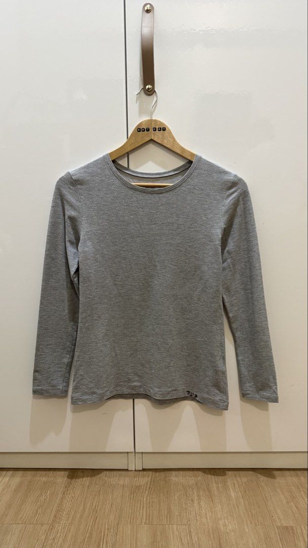 W Uniqlo heattech cotton extra warm 01948 (Category: Longsleeves) located in Paranaque City. Submitted by kkattspreloved (Listing ID 1467488913, Image 2). Description: Medium on tag Minimal sign of usage ❗️Items are already washed and ready to wear ❗️Mixed of personal preloved items and personal handpicked ❗️Limit your Expectations based on the price of the items that you are buying ❗️Reservation for paid items only ❗️Payment first basis no to CO