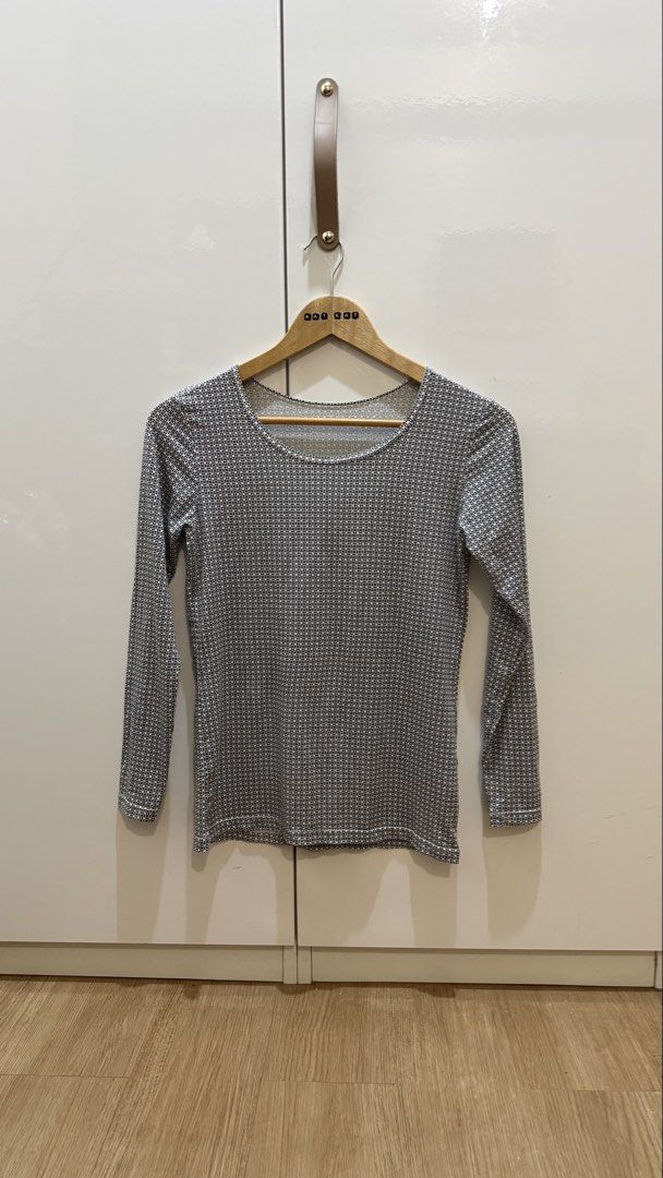 W Uniqlo heattech printed 01935 (Category: Longsleeves) located in Paranaque City. Submitted by kkattspreloved (Listing ID 1467475072, Image 2). Description: Medium on tag ❗️Items are already washed and ready to wear ❗️Mixed of personal preloved items and personal handpicked ❗️Limit your Expectations based on the price of the items that you are buying ❗️Reservation for paid items only ❗️Payment first basis no to COD ❗️No sh0pee check out ❗️No rus