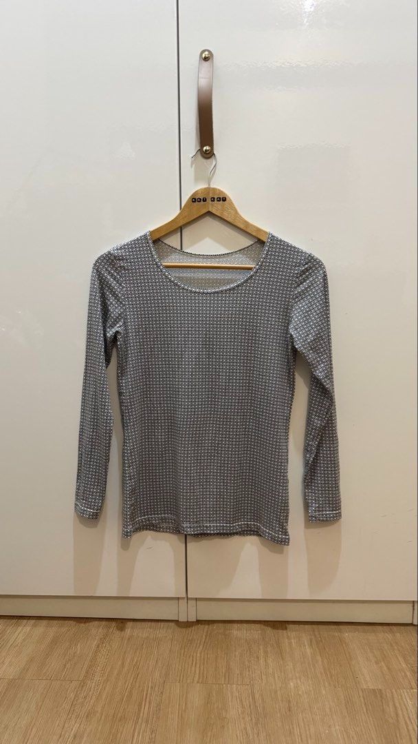 W Uniqlo heattech printed 01935 (Category: Longsleeves) located in Paranaque City. Submitted by kkattspreloved2 (Listing ID 1467482574, Image 2). Description: Medium on tag ❗️Items are already washed and ready to wear ❗️Mixed of personal preloved items and personal handpicked ❗️Limit your Expectations based on the price of the items that you are buying ❗️Reservation for paid items only ❗️Payment first basis no to COD ❗️No sh0pee check out ❗️No ru