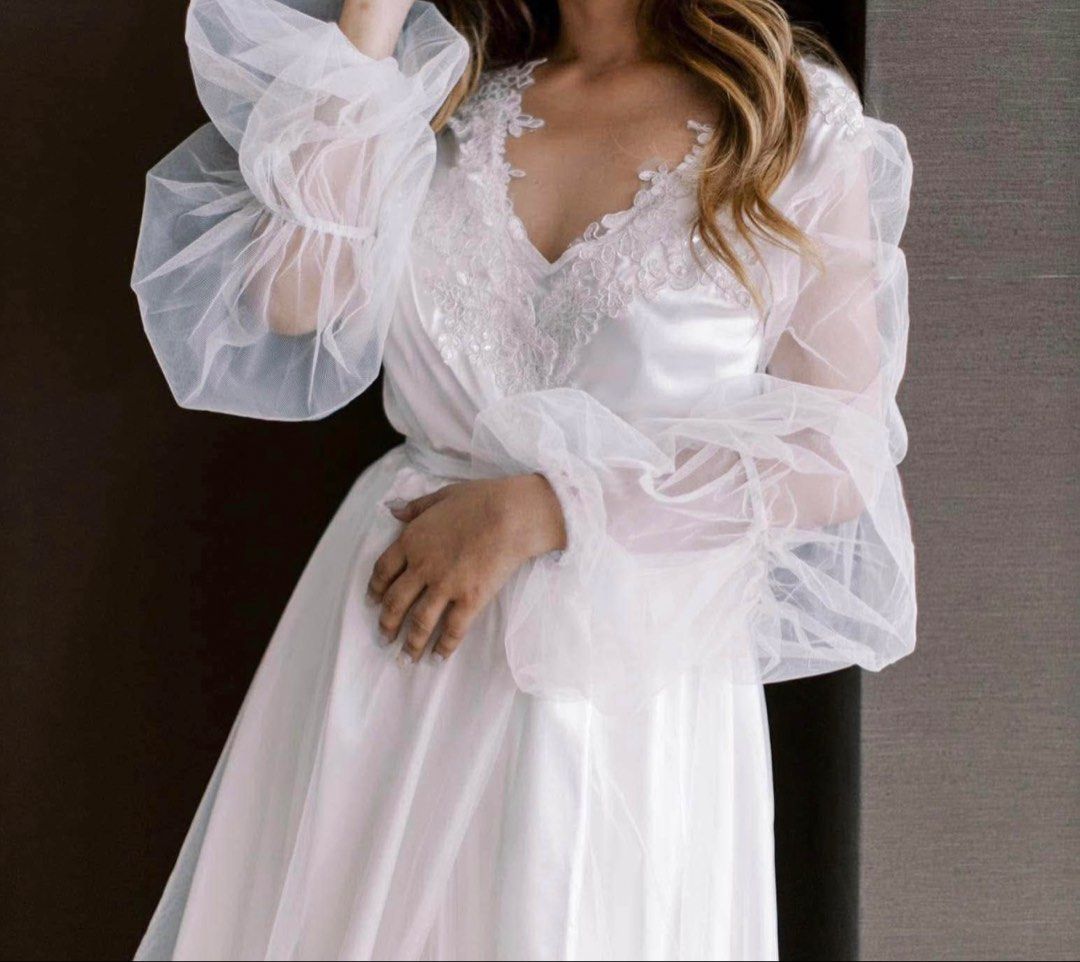 Wedding Robe (Category: Dresses) located in Caloocan City. Submitted by errrkey (Listing ID 1467496178, Image 1). Description: FS: Original La Rosa Bridal Robe with inner lingerie Style: Hillary Size: Free size - fits medium body frame With: Camisole Sheer bag La Rosa Tote Bag 📍Cainta, Rizal (weekends) or Makati (weekdays) Shipping: Lalamove Price is Negotiable PM if interested! ❤️.