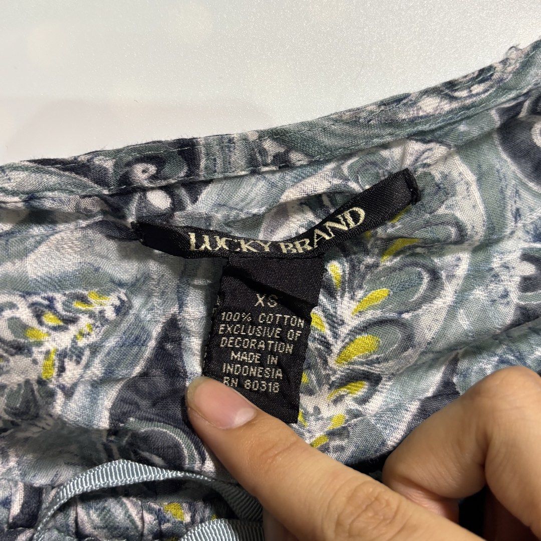 whimsy top (Category: Blouses) located in Davao. Submitted by loveeandco (Listing ID 1467414935, Image 3). Description: .