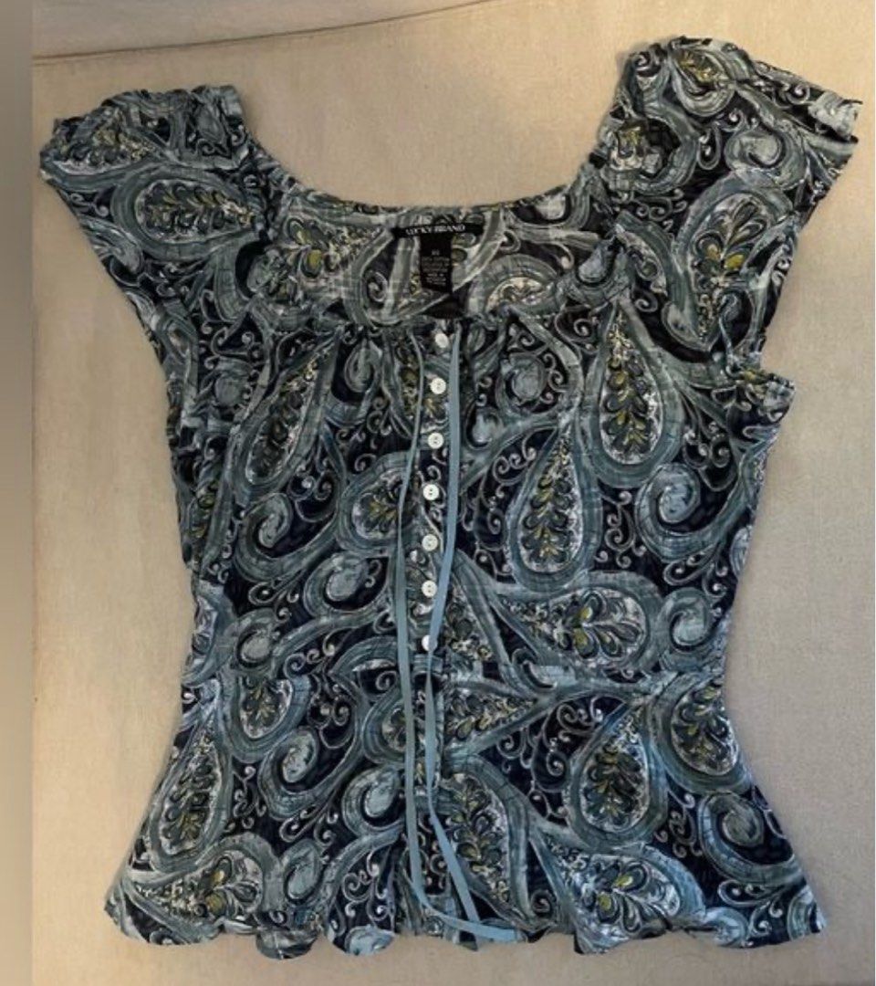 whimsy top (Category: Blouses) located in Davao. Submitted by loveeandco (Listing ID 1467414935, Image 1). Description: .