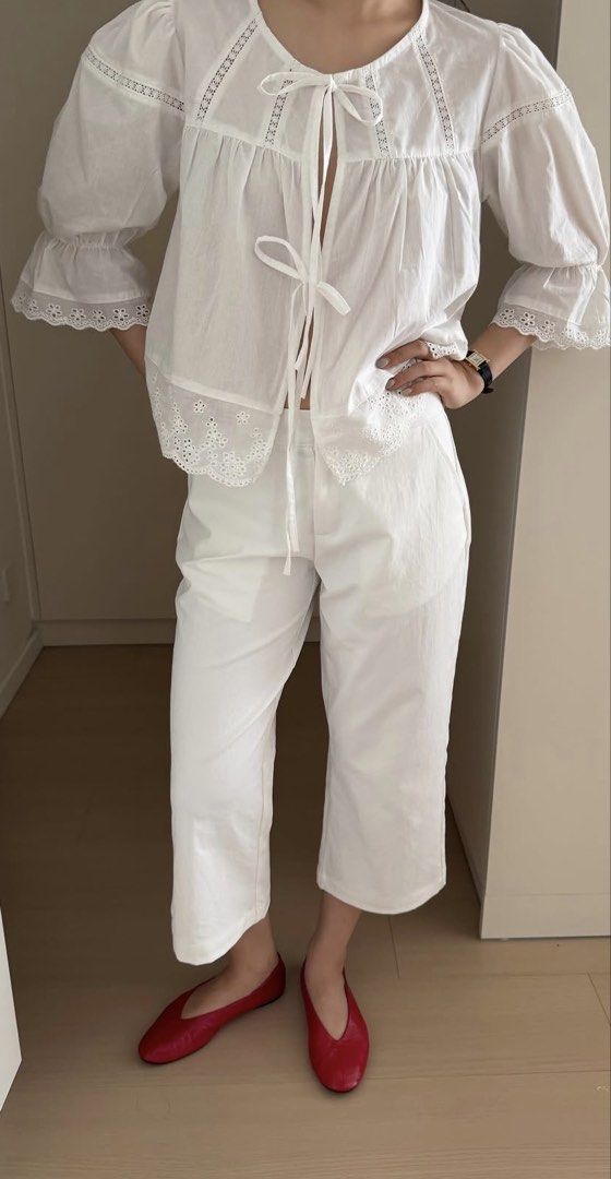 BNWT White capris/gaucho (Category: Other Bottoms) located in Taguig. Submitted by bulletproofsoul (Listing ID 1467387605, Image 1). Description: Runs small Thai Brand.