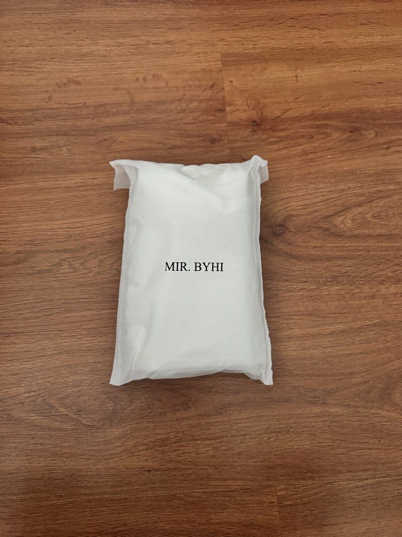 BNWT White capris/gaucho (Category: Other Bottoms) located in Taguig. Submitted by bulletproofsoul (Listing ID 1467387605, Image 3). Description: Runs small Thai Brand.