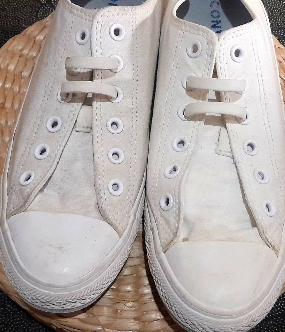 White Converse Sneakers (Category: Sneakers) located in Batangas. Submitted by norskieshoppe (Listing ID 1467440844, Image 3). Description: sz 10 - women Sz 8- Men8 slightly dirty, you can wash it na lang no stain price is negotiating to sure buyer.