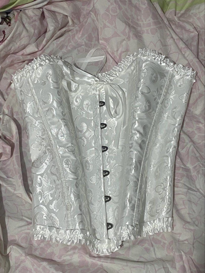 White Corset Top (Category: Sleeveless) located in Manila. Submitted by luvliez (Listing ID 1467416356, Image 2). Description: 🤍 never been used (sinukat lang) size: medium rfs: i wont be using it anymore, not my size condition: brand new .