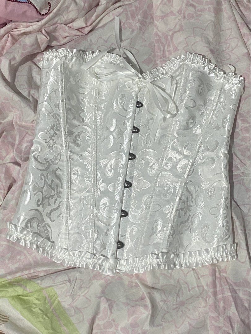 White Corset Top (Category: Sleeveless) located in Manila. Submitted by luvliez (Listing ID 1467416356, Image 1). Description: 🤍 never been used (sinukat lang) size: medium rfs: i wont be using it anymore, not my size condition: brand new .