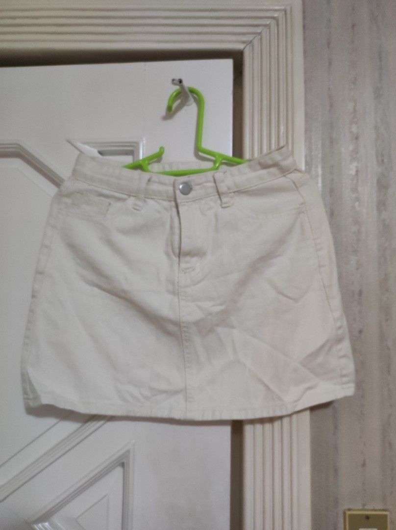 White denim mini skirt (Category: Skirts) located in Bocaue. Submitted by jessdcluters (Listing ID 1467492996, Image 1). Description: .