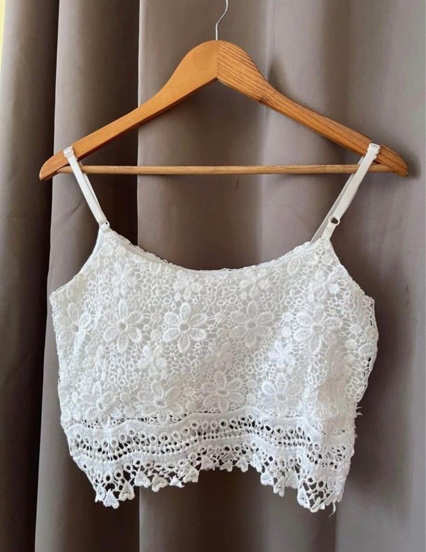 White Floral Lace Crop Top (Category: Sleeveless) located in Cebu City. Submitted by lequiaabanid (Listing ID 1467505192, Image 1). Description: ‼️ Good as New Dresses & Tops 🌸 Stylish and comfy pieces perfect for casual dates, errands, or everyday wear. ✔️ Good as new quality ✔️ Well taken care of ✔️ No issues or stains Size : small RFS: Too small for me.