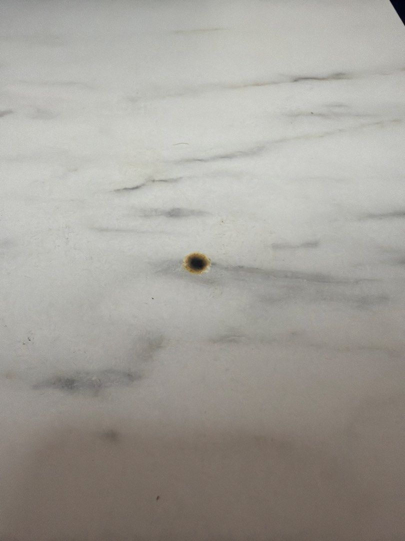 White Marble Pattern Dining Table （分類：桌子）位於 Hong Kong。 由 smartlifedigital 提交（商品編號 1467478323，圖片 2）。簡介： 4人枱 有使用痕跡，有一個burn mart 調景嶺上門自取。