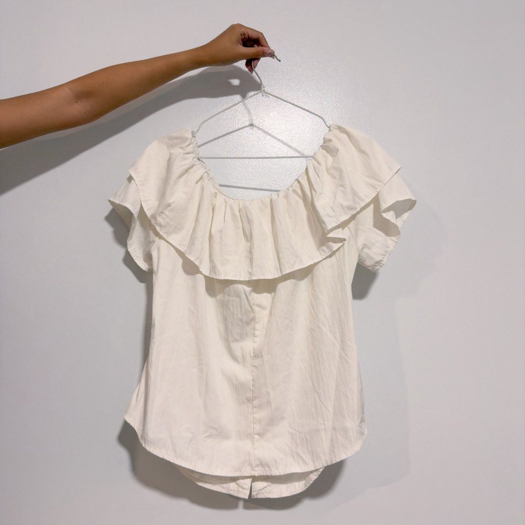 white ruffled off shoulder (Category: Others Tops) located in Cebu City. Submitted by cuteoncue (Listing ID 1467589552, Image 3). Description: med-large please see last photo for minor discoloration. there’s also a barely visible stain on the sleeve (not shown, but I can DM a photo). the item was laundered but not soaked or stain-treated..