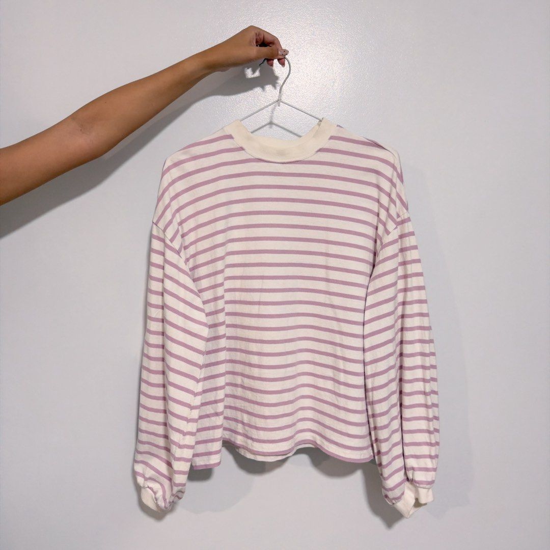 white striped sweater (Category: Longsleeves) located in Cebu City. Submitted by cuteoncue (Listing ID 1467590107, Image 2). Description: large-xl the neckline has slight yellowish discoloration; the item was freshly laundered but not soaked..