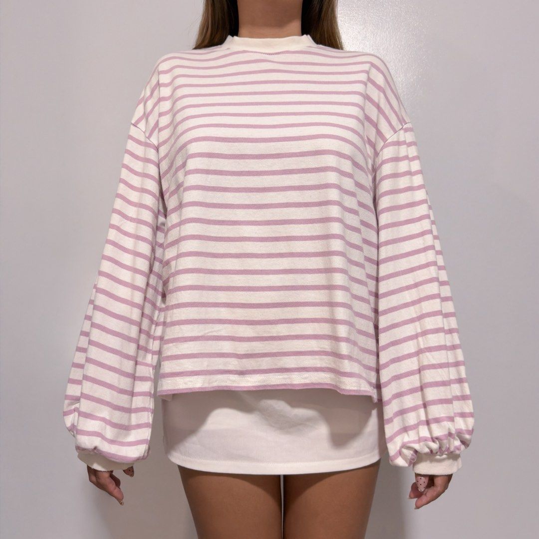 white striped sweater (Category: Longsleeves) located in Cebu City. Submitted by cuteoncue (Listing ID 1467590107, Image 3). Description: large-xl the neckline has slight yellowish discoloration; the item was freshly laundered but not soaked..