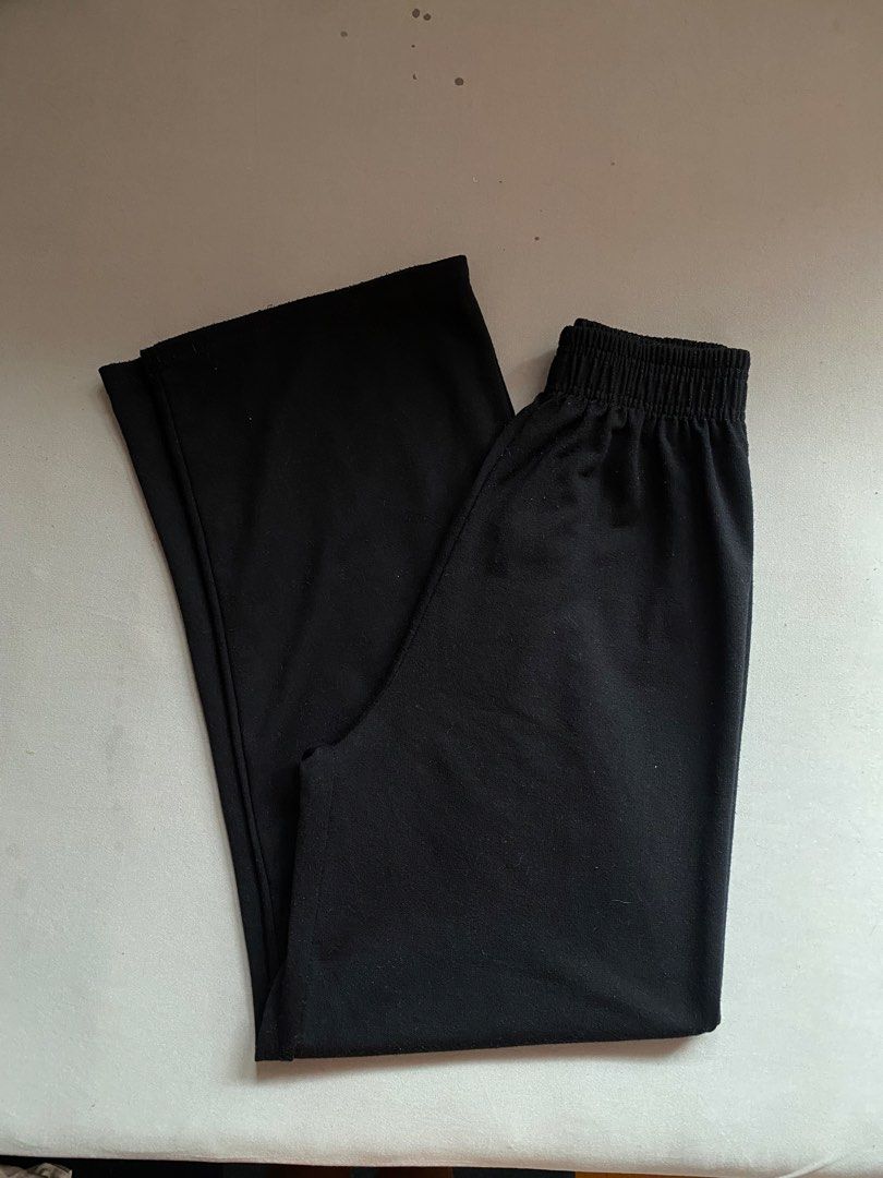 Wide Leg Lounge Pants (Category: Jeans) located in Santa Rosa. Submitted by 07mkl (Listing ID 1467414206, Image 3). Description: Wide Leg Lounge Pants • Condition: 9/10 • Size: xs-med • Flaws: none • Color: Black ₱130✨.