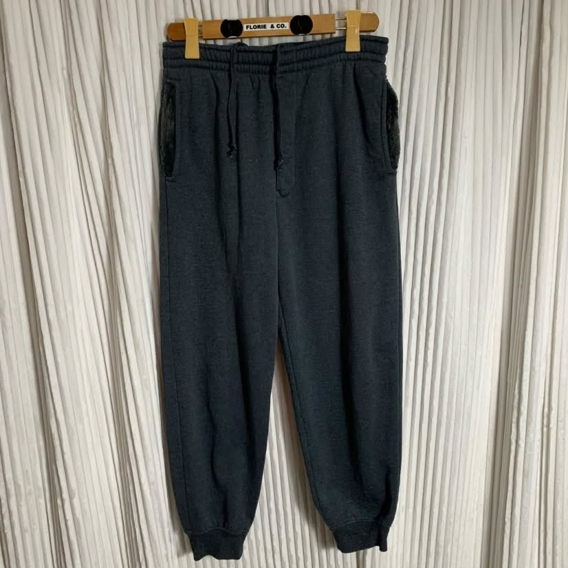 WP5-UNISEX WARM FUR LINED SWEATPANTS (Category: Other Bottoms) located in Bauang. Submitted by wintercollectionfc (Listing ID 1467529537, Image 1). Description: ❗️𝘼𝙡𝙡 𝙙𝙚𝙩𝙖𝙞𝙡𝙨 𝙥𝙤𝙨𝙩𝙚𝙙❗️ ✨𝗨𝗡𝗜𝗦𝗘𝗫 𝗪𝗔𝗥𝗠 𝗙𝗨𝗥 𝗟𝗜𝗡𝗘𝗗 𝗦𝗪𝗘𝗔𝗧𝗣𝗔𝗡𝗧𝗦✨ ᴄᴏᴅᴇ: ᴡᴘ-5 𝐏𝐫𝐢𝐜𝐞: 𝟑𝟒𝟖 + 𝐒𝐅 𝐨𝐧𝐥𝐲 ▪️ MEDIUM ▪️ Like New ▪️ No issues ▪️ W 29-32" x L 37" ▪️ DARK GRAY 📍Location: LA UNION (New updated location) 📩DM for faster transaction �