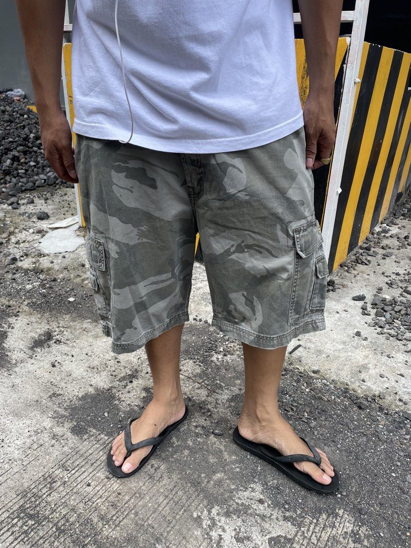WRANGLER CAMO CARGO SHORTS (Category: Shorts) located in Tabaco. Submitted by touchbytats (Listing ID 1467466950, Image 3). Description: size: 36 length: 22 leg hole: 12 issue: stains 📍Shipping fee is shouldered by the buyer NOTE: 📍Please manage your expectation. 📍These are thrifted items, already washed and ready to wear. However, some pieces may have stains that can be removed with washing. 📍Minor signs of wear or imperfections are also exp
