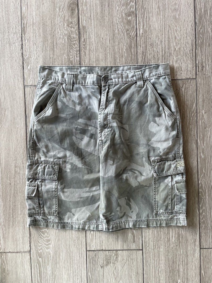 WRANGLER CAMO CARGO SHORTS (Category: Shorts) located in Tabaco. Submitted by touchbytats (Listing ID 1467466950, Image 1). Description: size: 36 length: 22 leg hole: 12 issue: stains 📍Shipping fee is shouldered by the buyer NOTE: 📍Please manage your expectation. 📍These are thrifted items, already washed and ready to wear. However, some pieces may have stains that can be removed with washing. 📍Minor signs of wear or imperfections are also exp