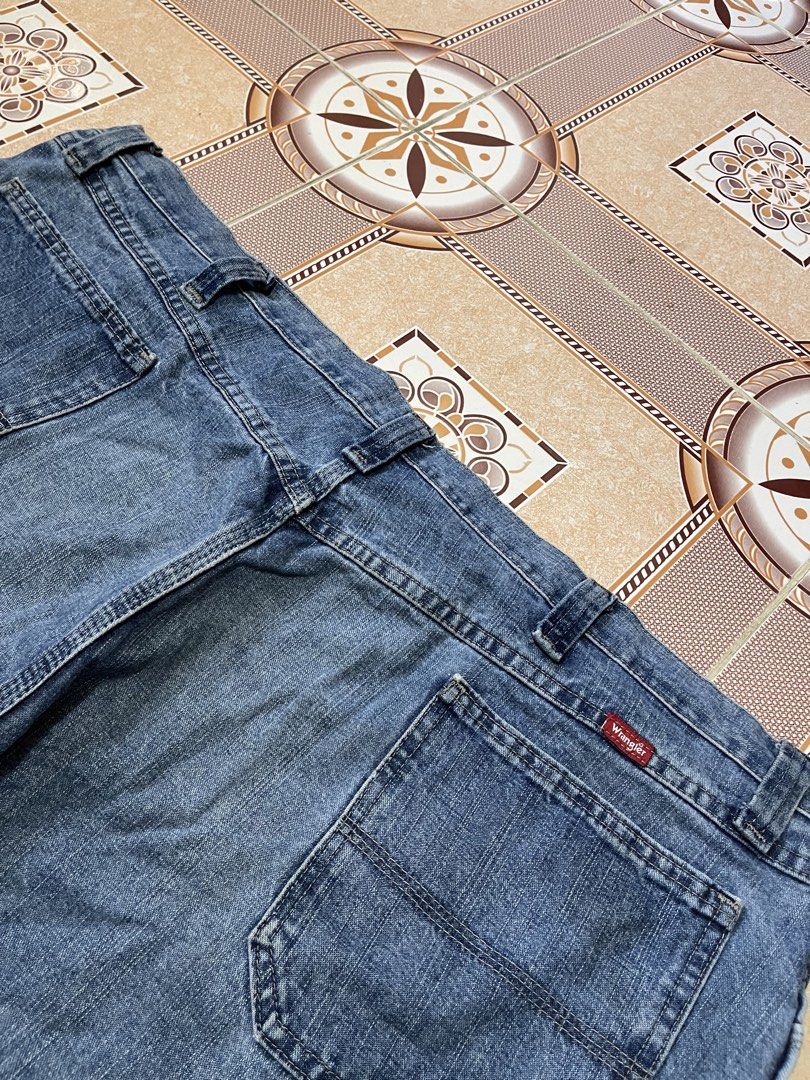 Wrangler Carpenter Jorts (Category: Shorts) located in Cabuyao City. Submitted by jeirussamson897 (Listing ID 1467466907, Image 3). Description: Wrangler Carpenter Jorts 46 ontag 46-49 waistline 22 length excellent condition needwash 9/10 349+sf.