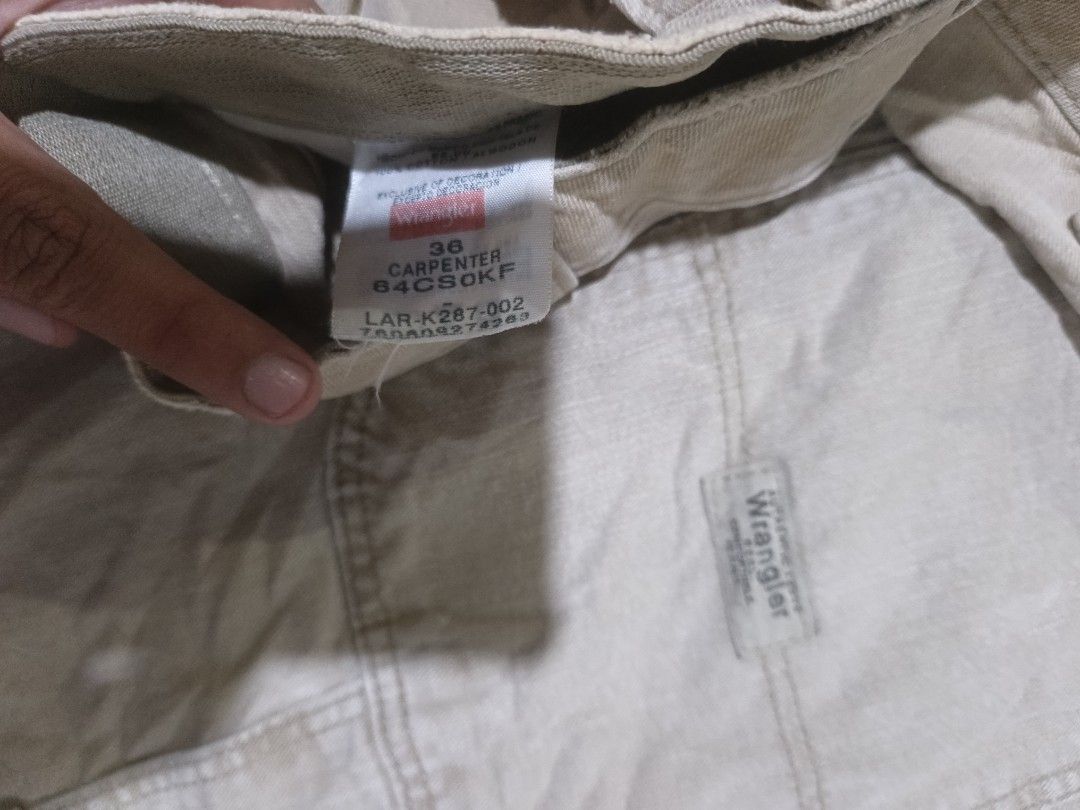 Wrangler Carpenter Shorts Beige Size 36 (Category: Shorts) located in San Carlos City. Submitted by dhong_abay_thrift (Listing ID 1467435764, Image 2). Description: - Brand: Wrangler - Style: Carpenter shorts / Workwear - Color: Beige with classic wash fading - Size: 36 - Features: Multiple utility pockets on back and sides, belt loops - Condition: Durable and ready to wear.