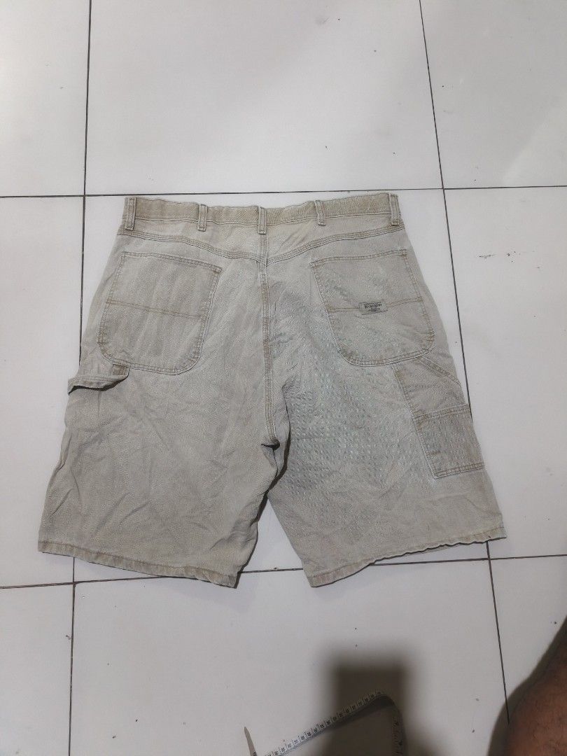 Wrangler Carpenter Shorts Beige Size 36 (Category: Shorts) located in San Carlos City. Submitted by dhong_abay_thrift (Listing ID 1467435764, Image 1). Description: - Brand: Wrangler - Style: Carpenter shorts / Workwear - Color: Beige with classic wash fading - Size: 36 - Features: Multiple utility pockets on back and sides, belt loops - Condition: Durable and ready to wear.