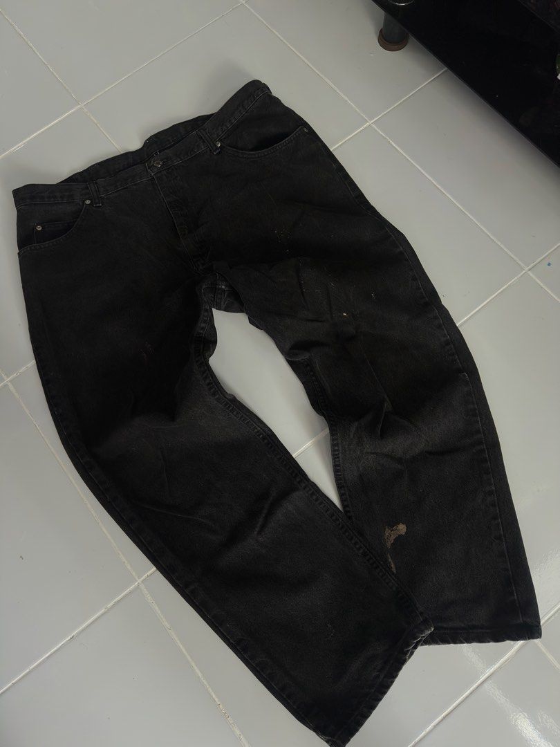 Wrangler Washed Black Denim Jeans (Category: Jeans) located in Mabalacat. Submitted by justnnval (Listing ID 1467385425, Image 1). Description: Size: 42w 44L Condition: 9.8/10 Issue: minimal paint .