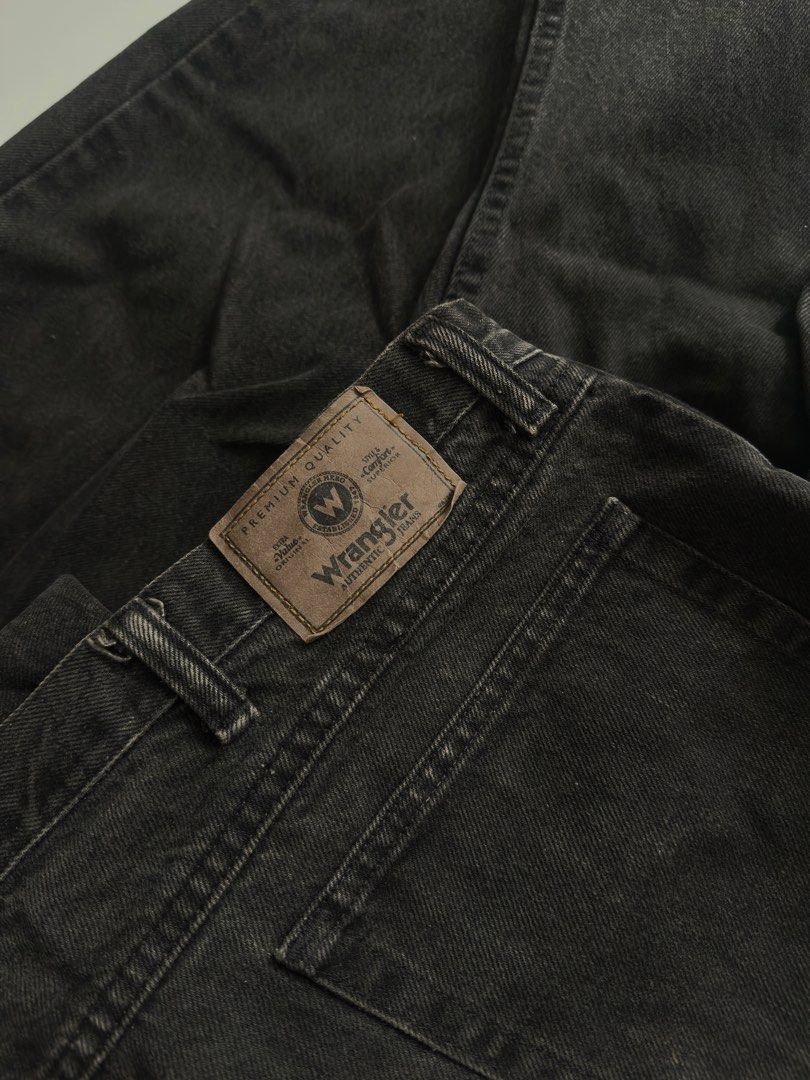 Wrangler Washed Black Denim Jeans (Category: Jeans) located in Mabalacat. Submitted by justnnval (Listing ID 1467385425, Image 2). Description: Size: 42w 44L Condition: 9.8/10 Issue: minimal paint .