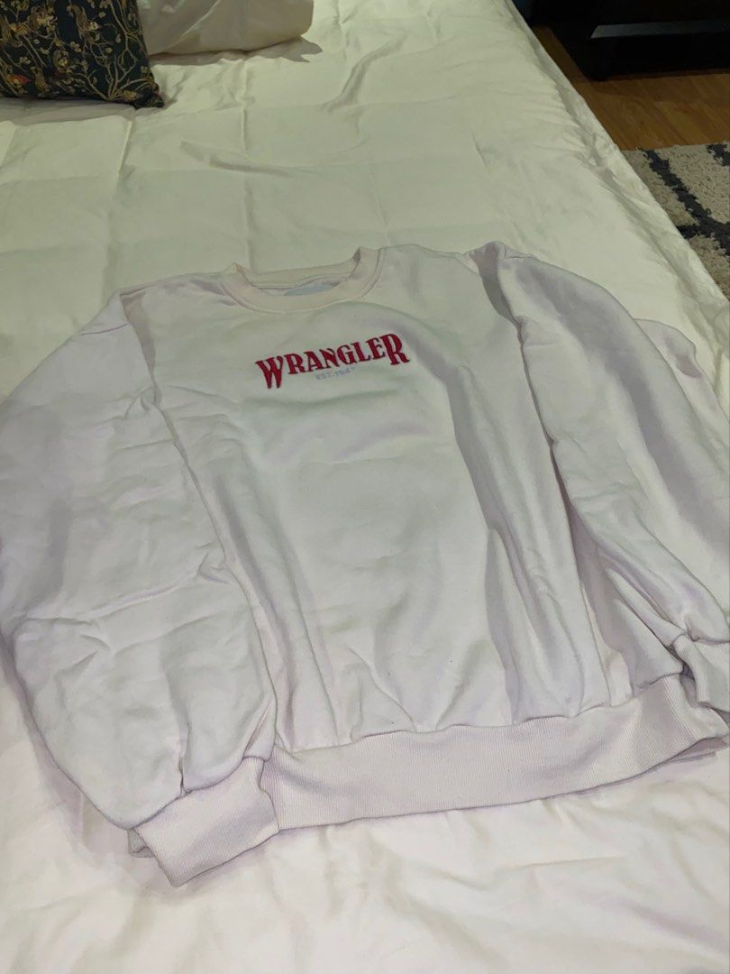 Wrangler White Embroidered Sweatshirt Size 6 (Category: Coats, Jackets and Outerwear) located in Bacoor. Submitted by sad.burrito (Listing ID 1467494924, Image 1). Description: Cozy white Wrangler sweatshirt featuring red embroidered chest branding and 'Est. 1947' detail. Size 6 with a soft fleece lining and classic ribbed trim. Perfect for casual wear. PM for inquiries! 📦 Lalamove/LBC, shipping fee shouldered by buyer 📍 Bacoor, Cavite.
