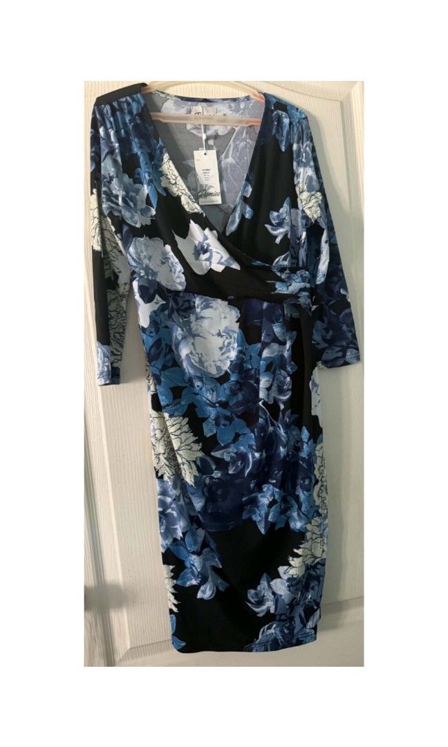 Wrap Around Printed Dress (Category: Dresses) located in Legazpi City. Submitted by alyblueberyl (Listing ID 1467468676, Image 1). Description: Brandew with Tag Size Small Perfect for events, formal occasions and office attire.